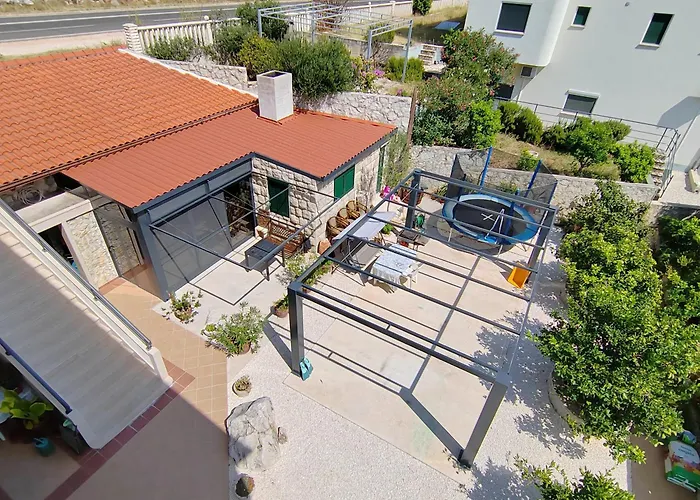 Villa Confido - Luxury 3Br Apartment With Private Pool Near Trogir