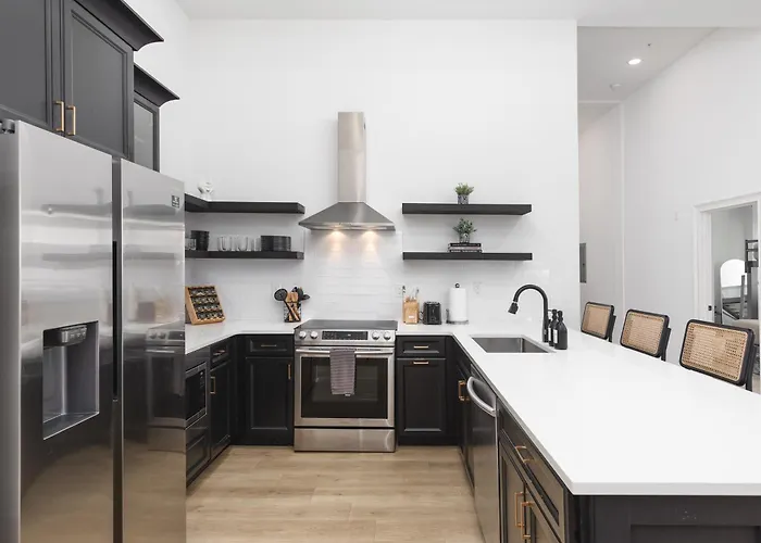 Condo 3 Miles To Broadway, Walk To Restaurants And Coffee