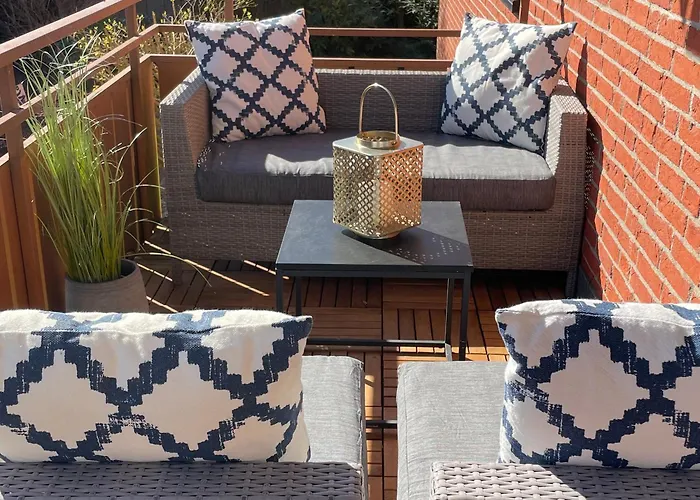 HAPPY PLACE mit Sonnen-Balkon und Stellplatz nur 400 m zum Strand