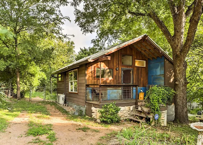 2 Mi To Dtwn: Pet-Friendly Austin Studio W/ Yard