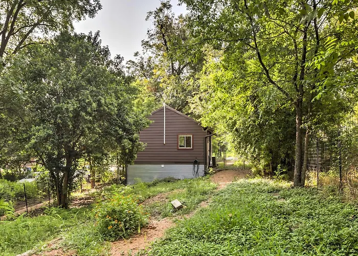 2 Mi To Dtwn: Pet-Friendly Austin Studio W/ Yard