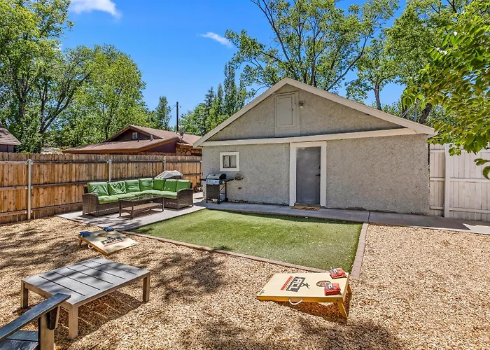 5 Minute Walking To Downtown, Nau, Coffee Shops, Shopping, Parks And More!