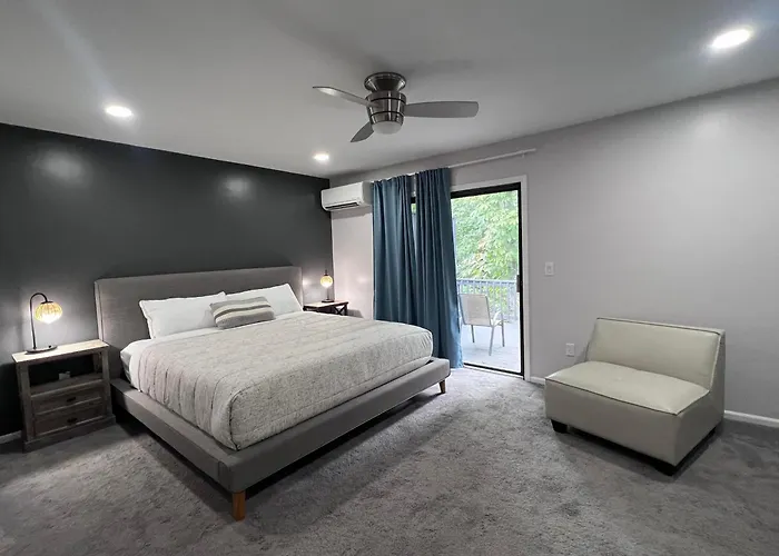Veda Inn & Cottages