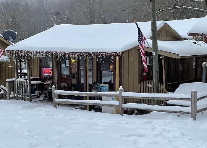 The Evening Shade River Lodge And Cabins
