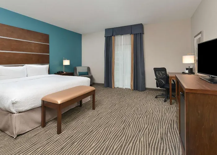 Hampton Inn & Suites Des Moines Downtown