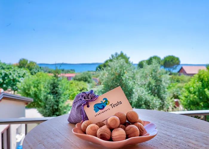 Teuta Apartments - A Beach And A Sea View