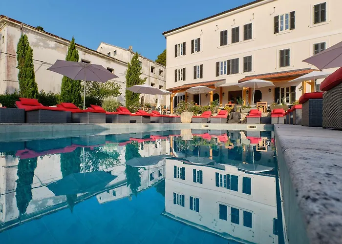Dolphin Suites