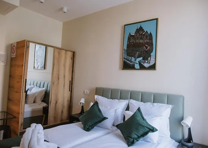 AVIOR Garni Hotel