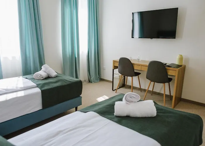 AVIOR Garni Hotel