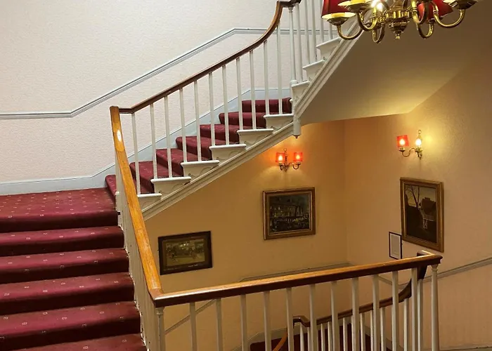 The Royal Victoria & Bull Hotel