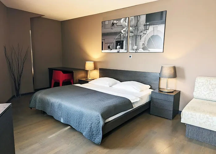 Nitro Rooms