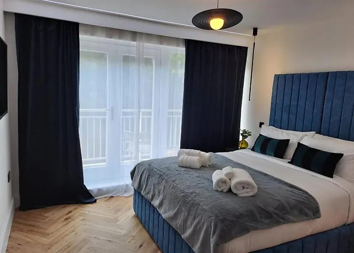 Newly Renovated Flat With Parking Space