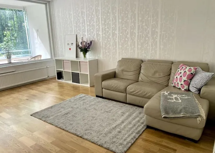 2 Bedroom Apartment W/ Balcony, Wifi, Parking