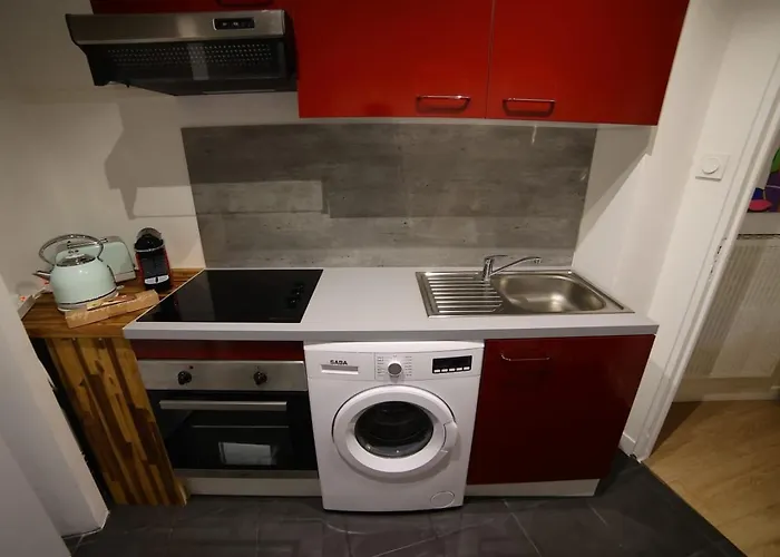 Pop Appart Appartement Artiste Configure En Galerie Dart A 200 M Du Centre Ville Avec Climatisation Et Parking Prive Et Securise Gratuit Dans Copropriete