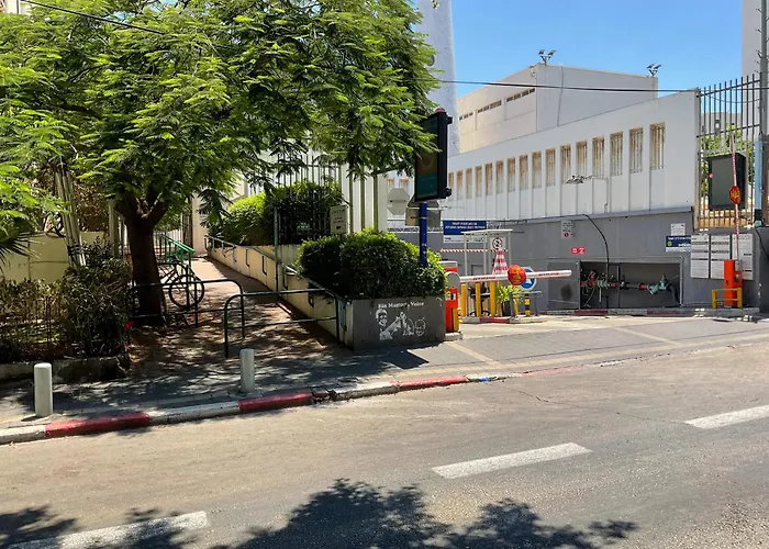 Meir Dizengoff Residence With Shelter