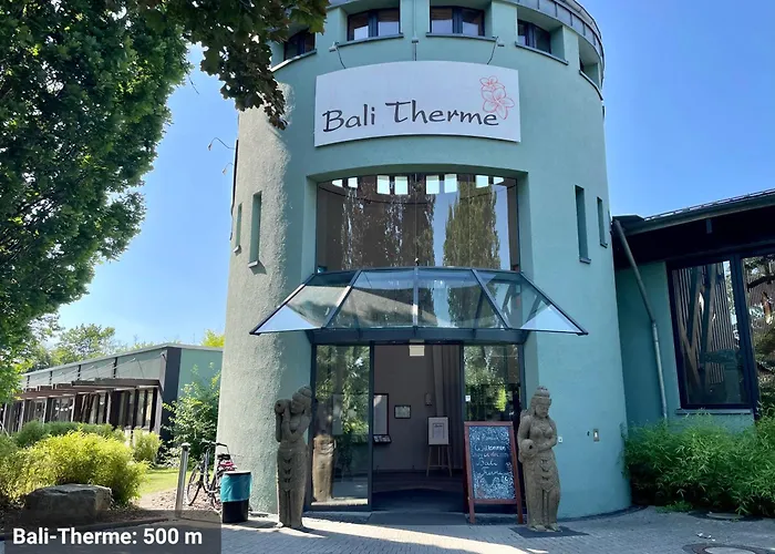 STUDIO3 zentral und ruhig mit Parkplatz, 5 min z Bali-T und GOP, Boxspringbett