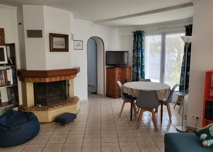 Appartement 3 Chambres 6 Pers Rez De Jardin 5Min Plage Quartier Du Phare Location Du Dimanche Au Dimanche En Juillet Et Aout