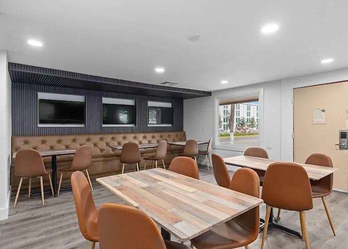 Super 8 By Wyndham Kissimmee-Orlando