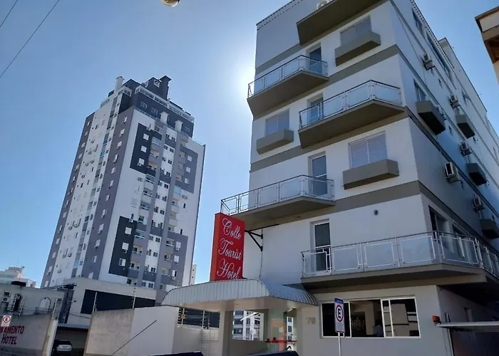 Colle Tourist Hotel Luxo