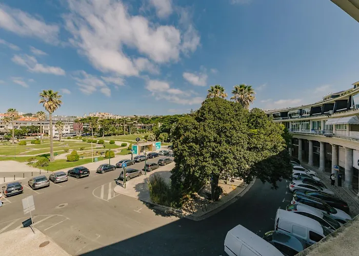 Rent4Rest Estoril Beachfront Apartments