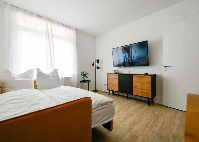 Ferienwohnungen am Theater - modern, zentral und ruhig mit Küche, Waschtrockner, Netflix, Wlan und Parkplatz- 2 Zimmer, 52 qm