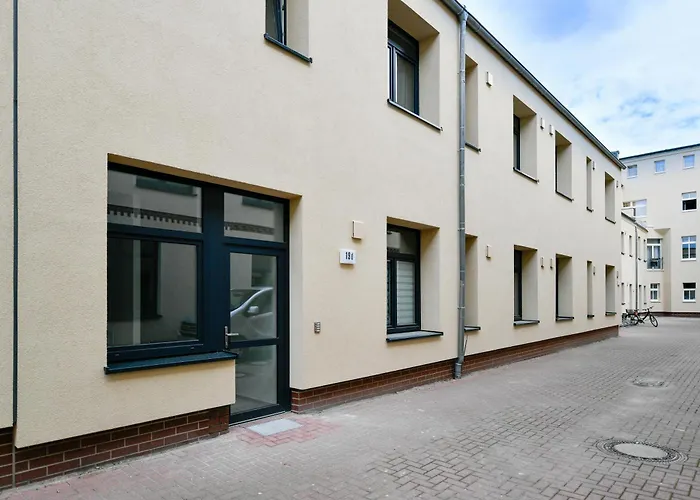 Ferienwohnungen am Theater - modern, zentral und ruhig mit Küche, Waschtrockner, Netflix, Wlan und Parkplatz- 2 Zimmer, 52 qm