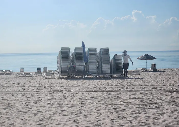 Entire Beach Front Condo W/ Pool Amazing View 4Pax