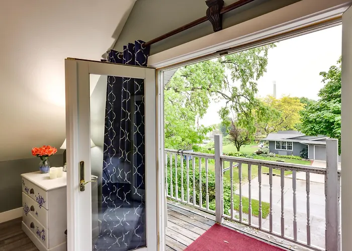 Sheboygan Getaway W/ Deck + On-Site Lake Access!