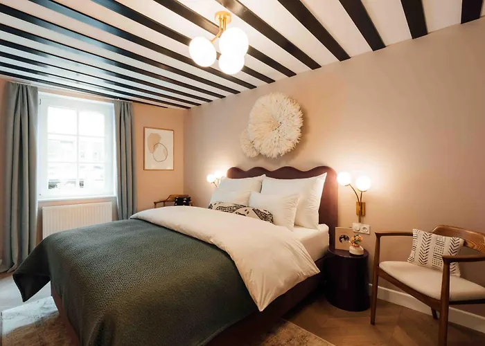 Clemonte Hotel - Your Reception-Less Boutique Hideaway