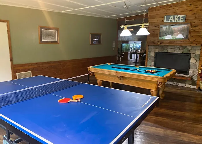 Hiawatha Lodge Inn