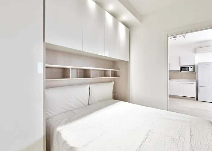 Vistamare Apartments