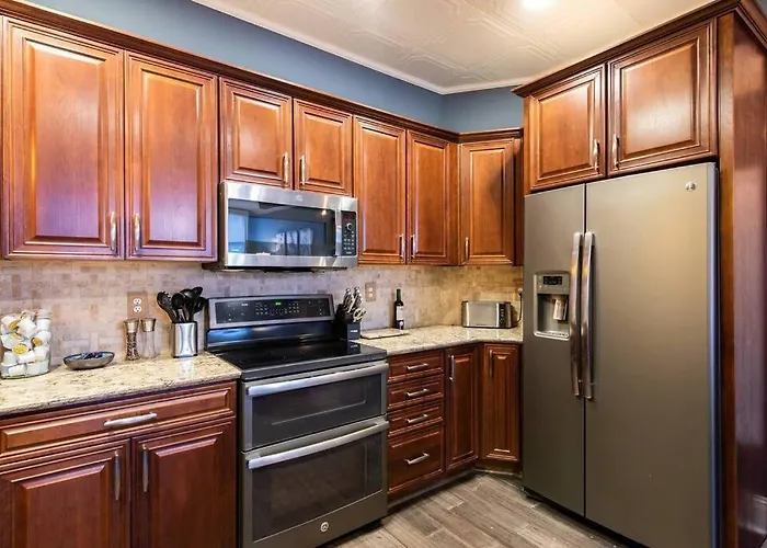 Downtown Sophistication/ Two Bedroom / Two Bath