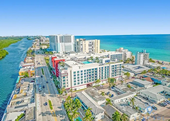 Beachfront Condo-Roofto Pool- 2 Bedrooms 2 Bedroom !