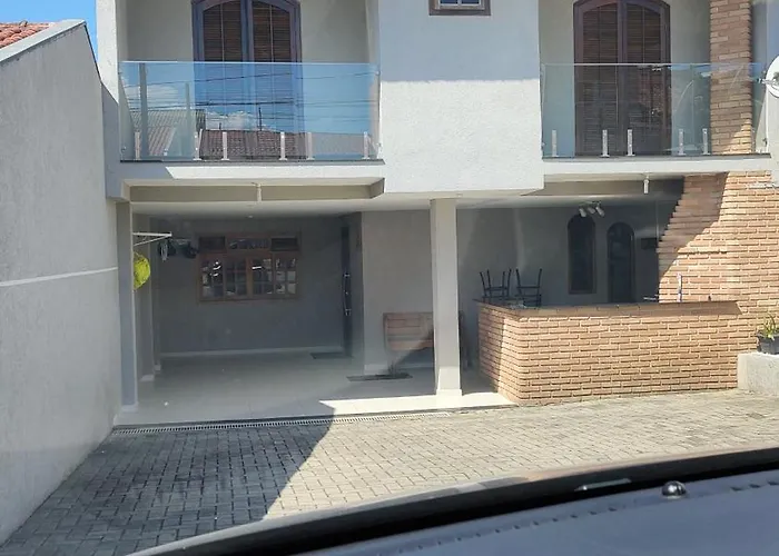 Quarto Chalé aconchegante em Casa da Família Anton próximo ao aeroporto