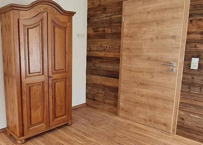 Gästehaus Hirschstein - Hochwertige Ferienwohnung in sehr ruhiger Lage direkt am Fluss Göltzsch
