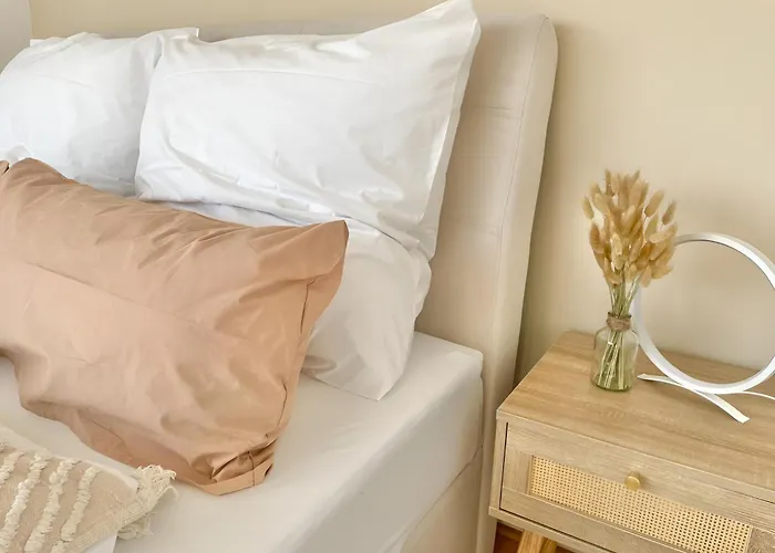 Exklusive 3-Zimmer Luxus-Maisonette mit 2 Parkplätzen l Family Friendly l Netflix l Zentrale Lage l 100qm2 l Nähe Frankfurt Flughafen, Wiesbaden und Mainz