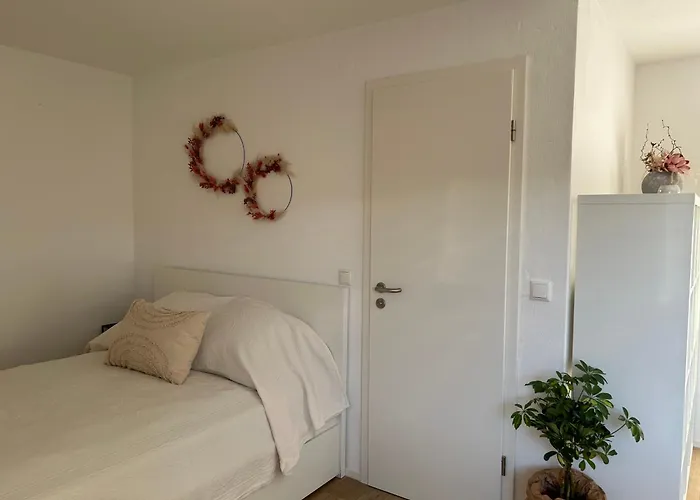 Schöne 1-Zimmer Wohnung am Bahnhof 2 Parkplätze