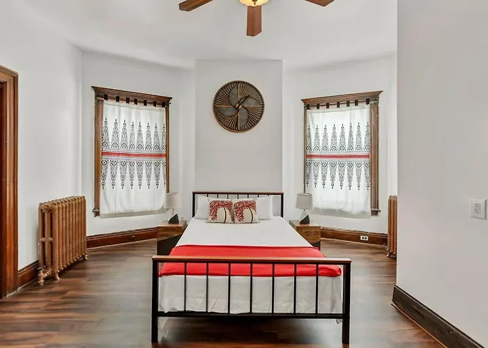 The Victorian On South Park - Sleeps 6