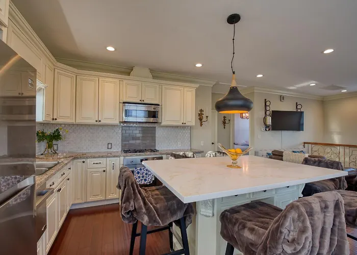 Luxury 2 Bed 1 Bath