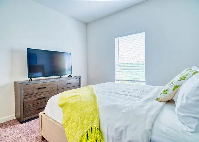 Luxe One Bedroom Apartment With Balcony