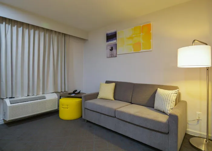 Comfort Inn & Suites Moreno Valley Near March Air Reserve Base