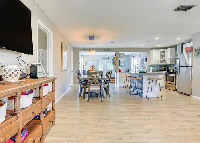 Private & Picturesque Escape On Lake Henry!