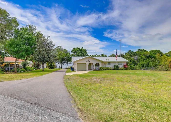 Private & Picturesque Escape On Lake Henry!