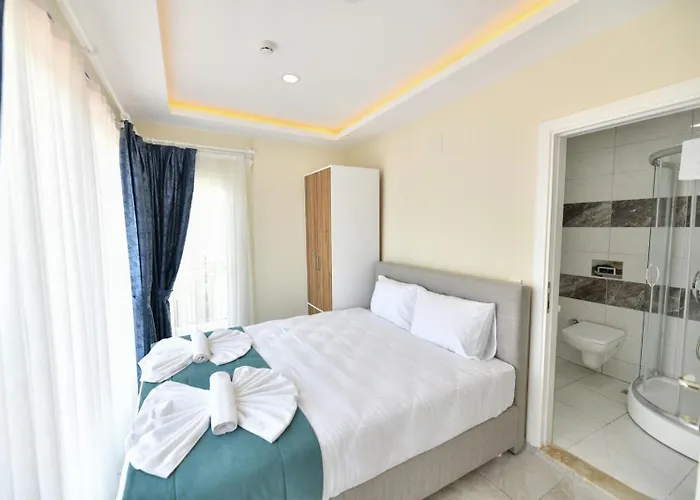 Lamira Apart Holiday&Guest House