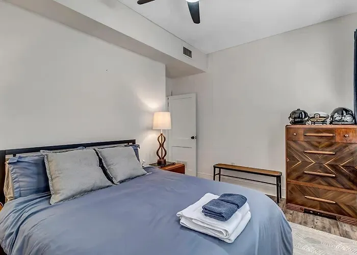 Contemporary Apartment - 5 Min To Tiaa Bank Field!