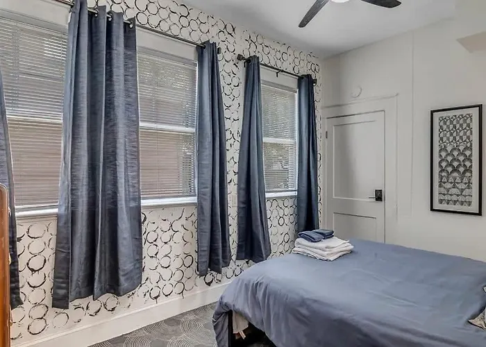 Contemporary Apartment - 5 Min To Tiaa Bank Field!