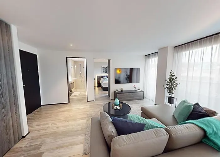 Spacious 1 Bedroom Apartment With Balcony