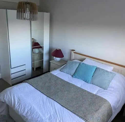 Relaxing Seaside Apartment In Garryvoe .