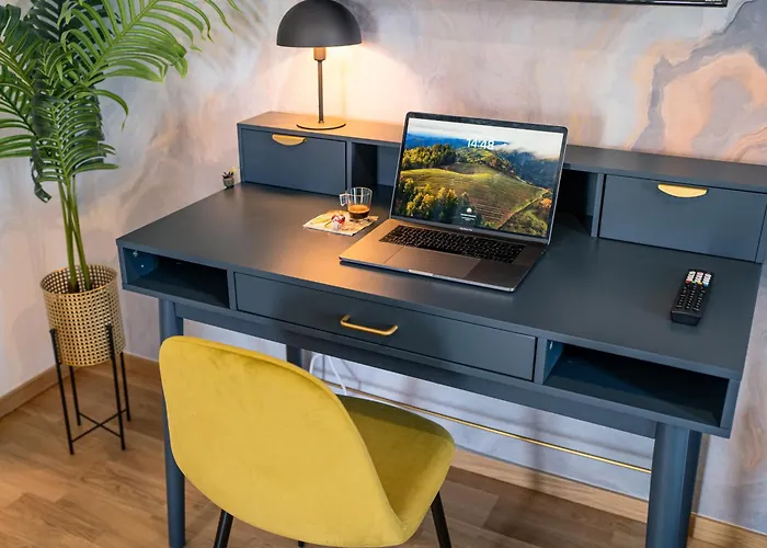 River Prime Studio - 5Min To Hbf