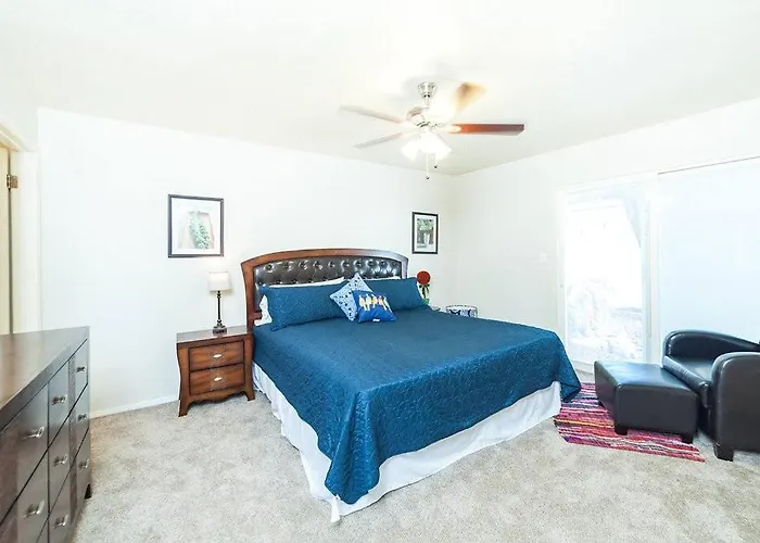 Private Patio-Cubbies Close By-Easy Freeway Access